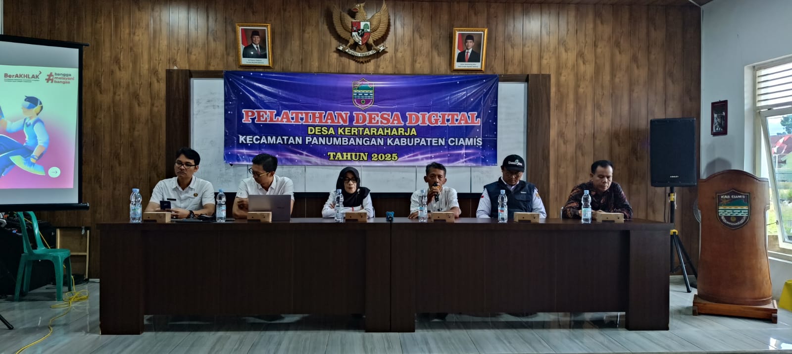 Pelatihan Desa Digital di Desa Kertaraharja Guna Mendorong Transformasi Digital dan Memaksimalkan Pelayanan Publik.